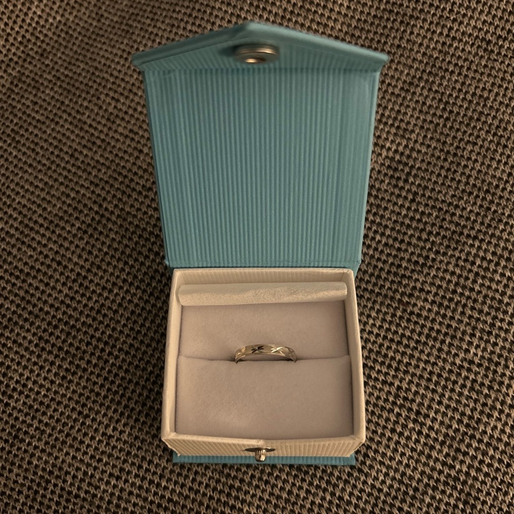 SOLD NEW 10k Solid White Gold Ring